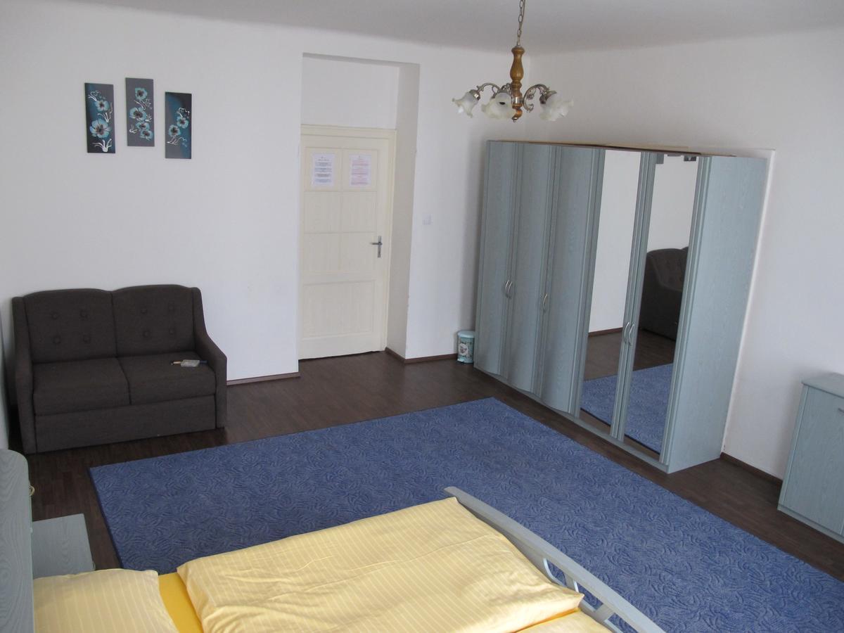 All Seasons Hostel Praga Exterior foto