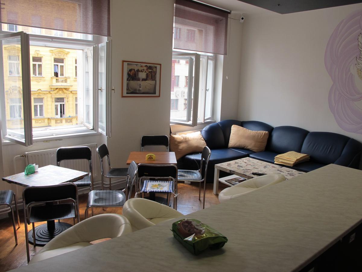 All Seasons Hostel Praga Exterior foto